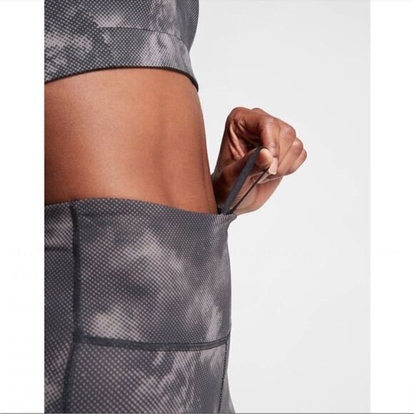 Athleta Ultimate Stash Pocket Printed Capri M - Picture 4 of 10